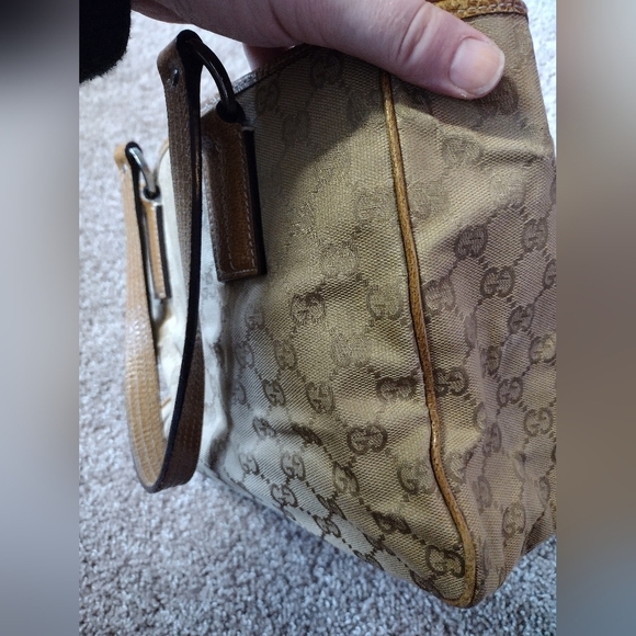 Gucci Medium Tan Monogram Tote Bag - Picture 14 of 16